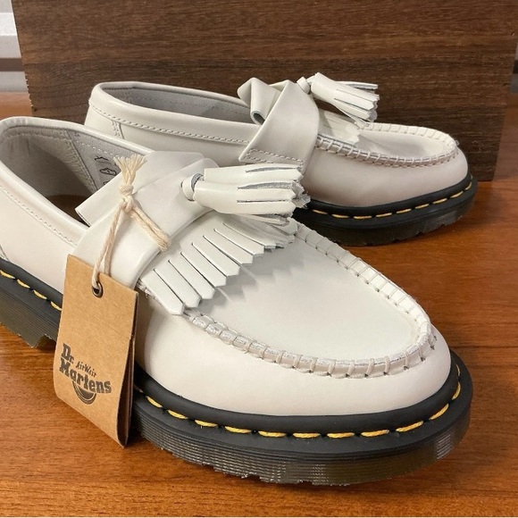 Dr. Martens Other - Dr Martins Original Adrian Tassle Loafets sz 7M/8W